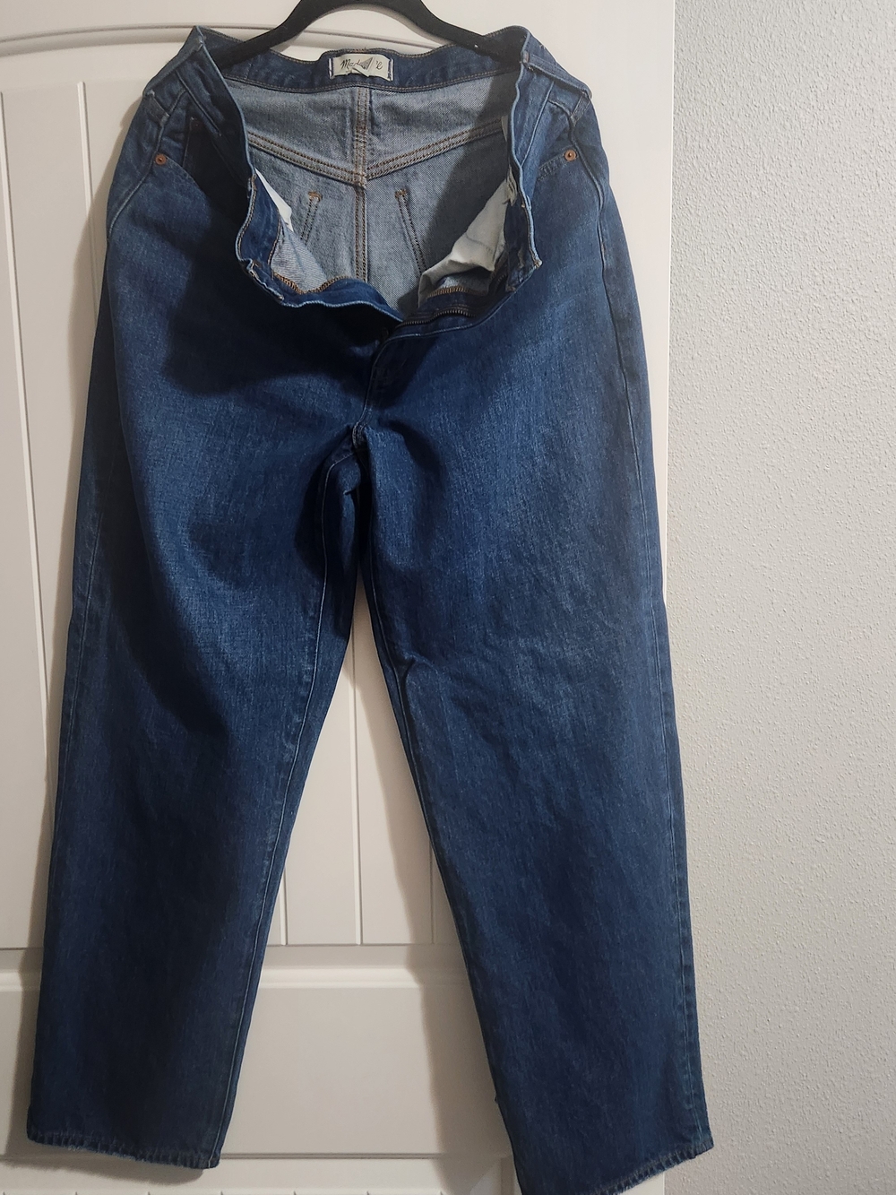 Relaxed Women's Jeans in Deep Indigo Blue
